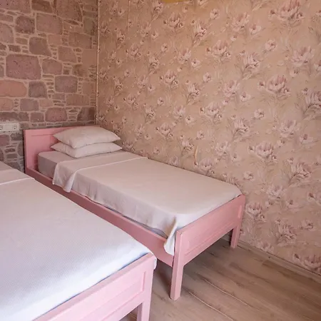 Cunda Mor Limon Ayvalı