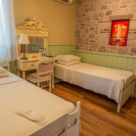 Bed & Breakfast Cunda Mor Limon