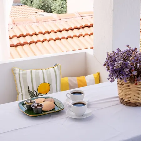 Cunda Mor Limon Bed & Breakfast *